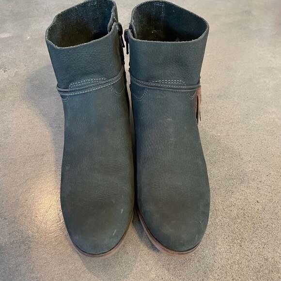 Lucky Brand Gloriana Leather suede Flat Low Tassel Ankle Bootie Dark Green 7.5 - Picture 2 of 11